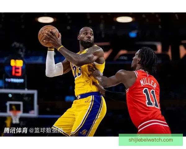 詹姆斯转型背后揭秘 雷迪克与他深度对话促使球权减少